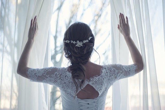 Raising the Curtain – Short Story